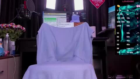 Snapshot of raissa_sky26 chatting on September 22, 2025, 2:46 am Laura online show from September 22, 2025, 2:46 am