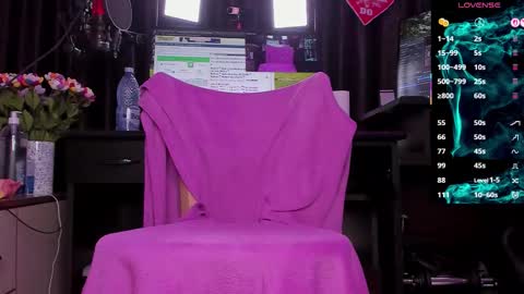 Snapshot of raissa_sky26 chatting on October 7, 2025, 2:42 am Laura online show from October 7, 2025, 2:42 am