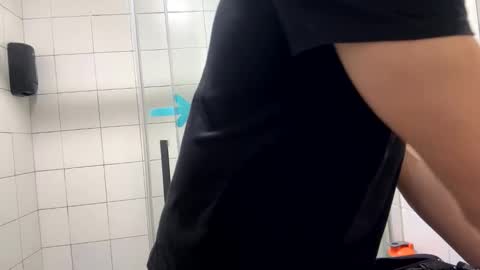 Snapshot of ramix95 chatting on November 16, 2025, 5:07 pm ramix95 online show from November 16, 2025, 5:07 pm