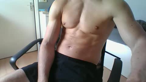 Snapshot of ramonjoosse2001 chatting on April 20, 2026, 11:24 am ramonjoosse2001 online show from April 20, 2026, 11:24 am