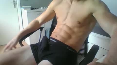 Snapshot of ramonjoosse2001 chatting on May 13, 2026, 12:24 pm ramonjoosse2001 online show from May 13, 2026, 12:24 pm