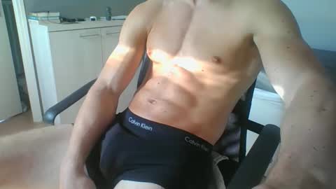 Snapshot of ramonjoosse2001 chatting on May 15, 2026, 12:12 pm ramonjoosse2001 online show from May 15, 2026, 12:12 pm