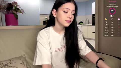 Snapshot of randiburt chatting on October 1, 2025, 1:39 pm Luna online show from October 1, 2025, 1:39 pm