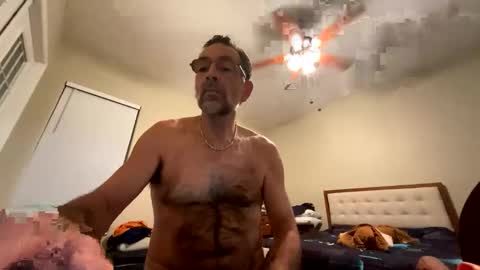 ranuzzi26 online show from December 22, 2025, 7:49 am