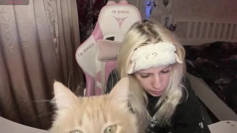 Snapshot of rapunzel_cute chatting on January 18, 2026, 1:37 pm Rapunzel online show from January 18, 2026, 1:37 pm