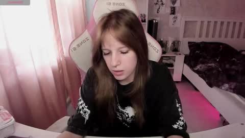 Snapshot of rapunzel_cute chatting on February 18, 2026, 1:18 pm Rapunzel online show from February 18, 2026, 1:18 pm