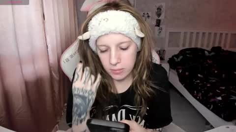 Snapshot of rapunzel_cute chatting on March 1, 2026, 1:24 pm Rapunzel online show from March 1, 2026, 1:24 pm