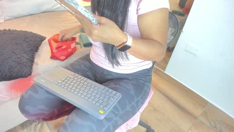 Snapshot of raquel_moore chatting on January 4, 2025, 6:30 pm Raquel Moore online show from January 4, 2025, 6:30 pm
