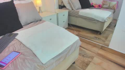 Raquel Moore  online show from February 3, 2026, 12:21 pm