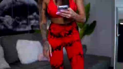 Snapshot of raquellevon chatting on September 22, 2025, 7:10 am Raquelle online show from September 22, 2025, 7:10 am