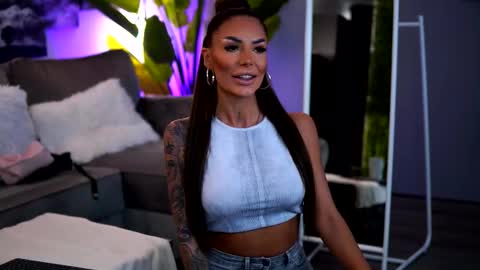 Snapshot of raquellevon chatting on October 3, 2025, 9:06 am Raquelle online show from October 3, 2025, 9:06 am