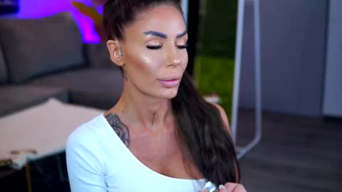 Snapshot of raquellevon chatting on February 5, 2026, 10:31 am Raquelle online show from February 5, 2026, 10:31 am