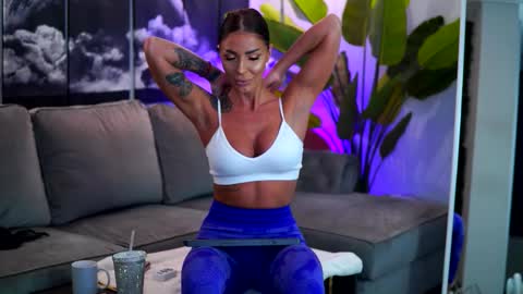 Snapshot of raquellevon chatting on February 10, 2026, 10:19 am Raquelle online show from February 10, 2026, 10:19 am