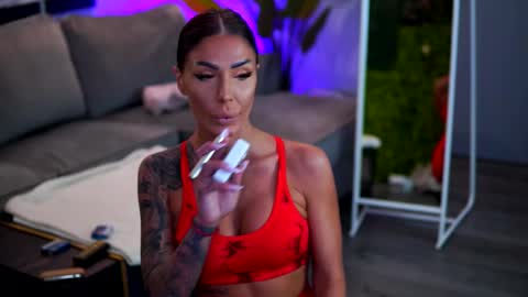 Snapshot of raquellevon chatting on February 11, 2026, 10:20 am Raquelle online show from February 11, 2026, 10:20 am