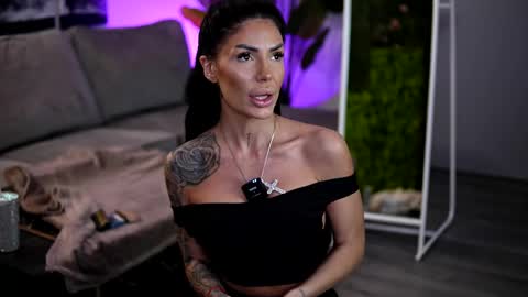 Raquelle online show from April 4, 2026, 8:34 am