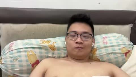 Snapshot of ratedepic17 chatting on December 7, 2024, 7:43 pm randomnaut online show from December 7, 2024, 7:43 pm