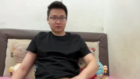 Snapshot of ratedepic17 chatting on February 2, 2025, 6:53 pm randomnaut online show from February 2, 2025, 6:53 pm