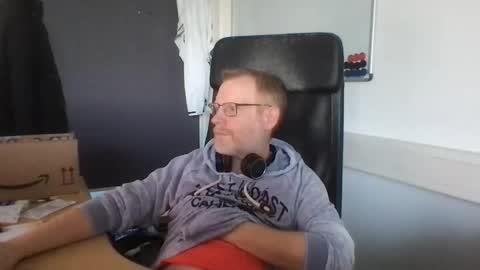 Raunchy me online show from December 15, 2025, 2:32 pm