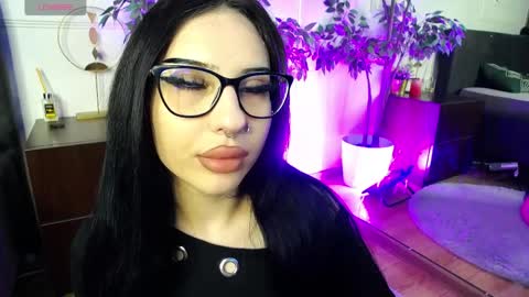 Raven Foxxy online show from April 9, 2026, 6:02 am