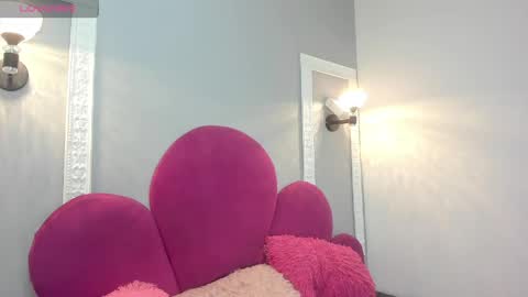 raven_loove online show from May 25, 2026, 6:14 pm
