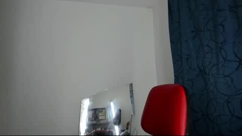 Snapshot of raven_rouge chatting on January 7, 2025, 4:18 am gata online show from January 7, 2025, 4:18 am