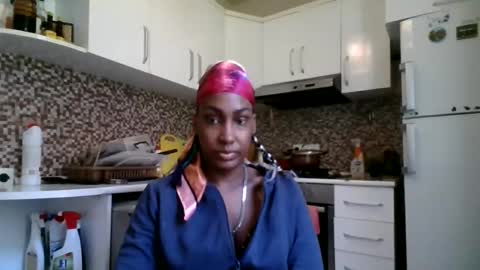 Snapshot of ravenbby chatting on April 17, 2026, 8:28 am ravenbby online show from April 17, 2026, 8:28 am