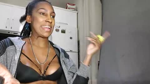 Snapshot of ravenbby chatting on April 17, 2026, 8:34 pm ravenbby online show from April 17, 2026, 8:34 pm