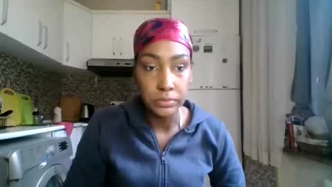 Snapshot of ravenbby chatting on April 20, 2026, 8:39 am ravenbby online show from April 20, 2026, 8:39 am
