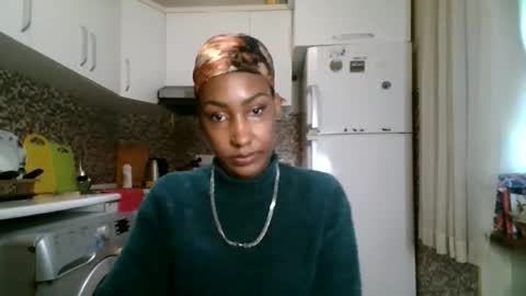 Snapshot of ravenbby chatting on April 21, 2026, 8:42 am ravenbby online show from April 21, 2026, 8:42 am