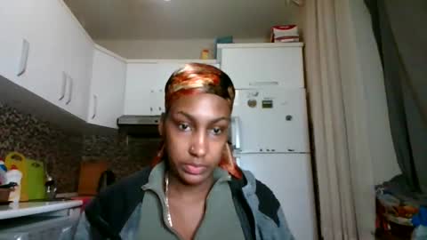 Snapshot of ravenbby chatting on April 30, 2026, 5:41 pm ravenbby online show from April 30, 2026, 5:41 pm