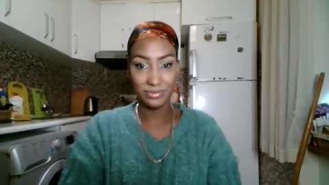 Snapshot of ravenbby chatting on May 6, 2026, 7:46 am ravenbby online show from May 6, 2026, 7:46 am