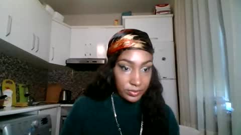 Snapshot of ravenbby chatting on May 8, 2026, 7:36 am ravenbby online show from May 8, 2026, 7:36 am