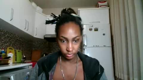 Snapshot of ravenbby chatting on May 9, 2026, 4:45 pm ravenbby online show from May 9, 2026, 4:45 pm