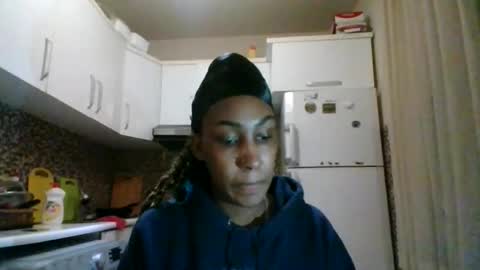 Snapshot of ravenbby chatting on May 10, 2026, 5:18 pm ravenbby online show from May 10, 2026, 5:18 pm