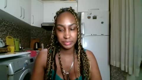 Snapshot of ravenbby chatting on May 15, 2026, 6:15 pm ravenbby online show from May 15, 2026, 6:15 pm