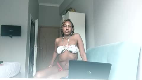 Snapshot of ravenbby chatting on May 25, 2026, 10:21 am ravenbby online show from May 25, 2026, 10:21 am
