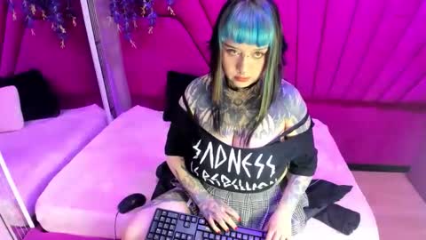 Snapshot of ravenceleste_ chatting on October 7, 2025, 3:47 am Raven Celeste online show from October 7, 2025, 3:47 am