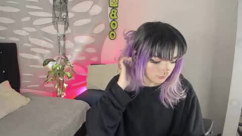 ravencollen online show from October 19, 2025, 12:28 pm