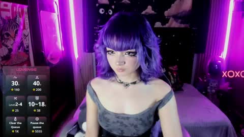 ravencollen online show from April 15, 2026, 8:31 pm