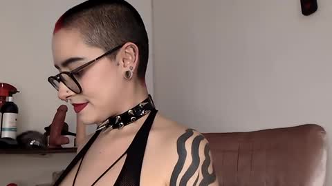 Snapshot of ravendarkness_ chatting on February 18, 2025, 9:31 pm ravendarkness_ online show from February 18, 2025, 9:31 pm