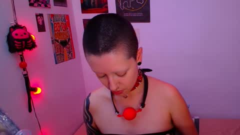 Snapshot of ravendarkness_ chatting on March 1, 2026, 12:56 am ravendarkness_ online show from March 1, 2026, 12:56 am