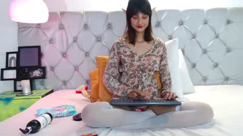 Helena Viktoria Volkov online show from January 14, 2025, 2:11 pm