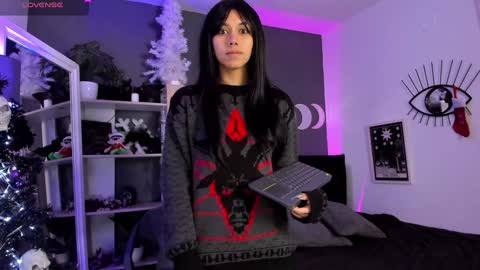 Snapshot of ravenwitch_ chatting on December 28, 2024, 12:57 am Raven Witch online show from December 28, 2024, 12:57 am