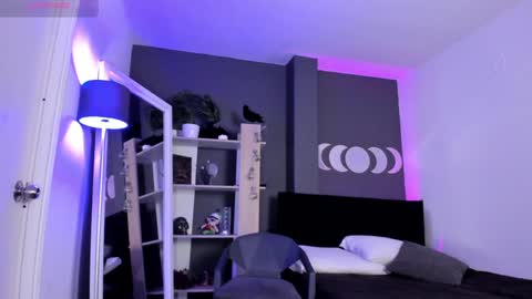 Snapshot of ravenwitch_ chatting on January 16, 2025, 8:14 pm Raven Witch online show from January 16, 2025, 8:14 pm