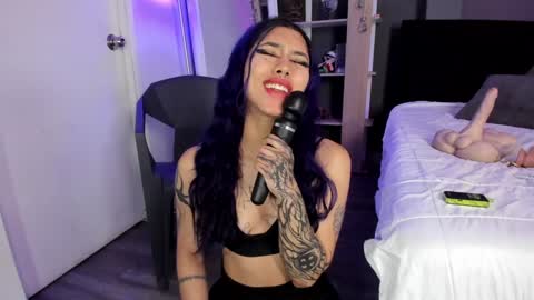 Snapshot of ravenwitch_ chatting on January 18, 2025, 3:53 am Raven Witch online show from January 18, 2025, 3:53 am