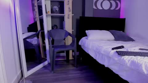 Snapshot of ravenwitch_ chatting on February 3, 2025, 11:26 pm Raven Witch online show from February 3, 2025, 11:26 pm