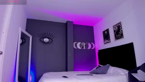 Snapshot of ravenwitch_ chatting on March 4, 2025, 9:22 pm Raven Witch online show from March 4, 2025, 9:22 pm