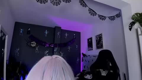 Snapshot of ravenwitch_ chatting on October 3, 2025, 10:18 pm Raven Witch online show from October 3, 2025, 10:18 pm