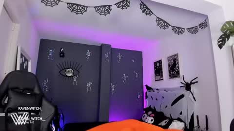 Snapshot of ravenwitch_ chatting on October 13, 2025, 9:15 pm Raven Witch online show from October 13, 2025, 9:15 pm