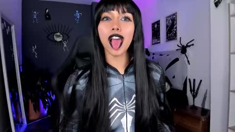 Snapshot of ravenwitch_ chatting on October 16, 2025, 10:33 pm Raven Witch online show from October 16, 2025, 10:33 pm